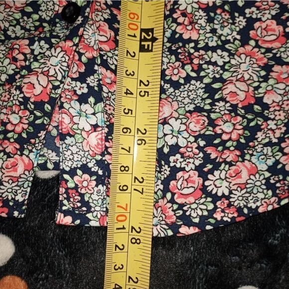 New York & Company M Mlticlrd Buttonup LslvsPockets Floral V-Neck Women's Shirt. - Picture 9 of 9